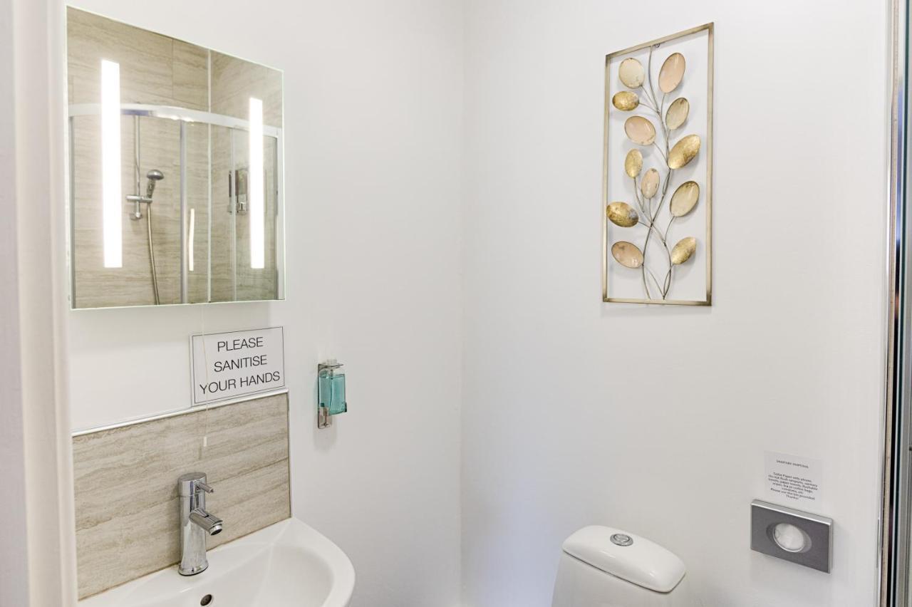 Perfect Location With Parking - Jersey House - Tv In Every Bedroom!