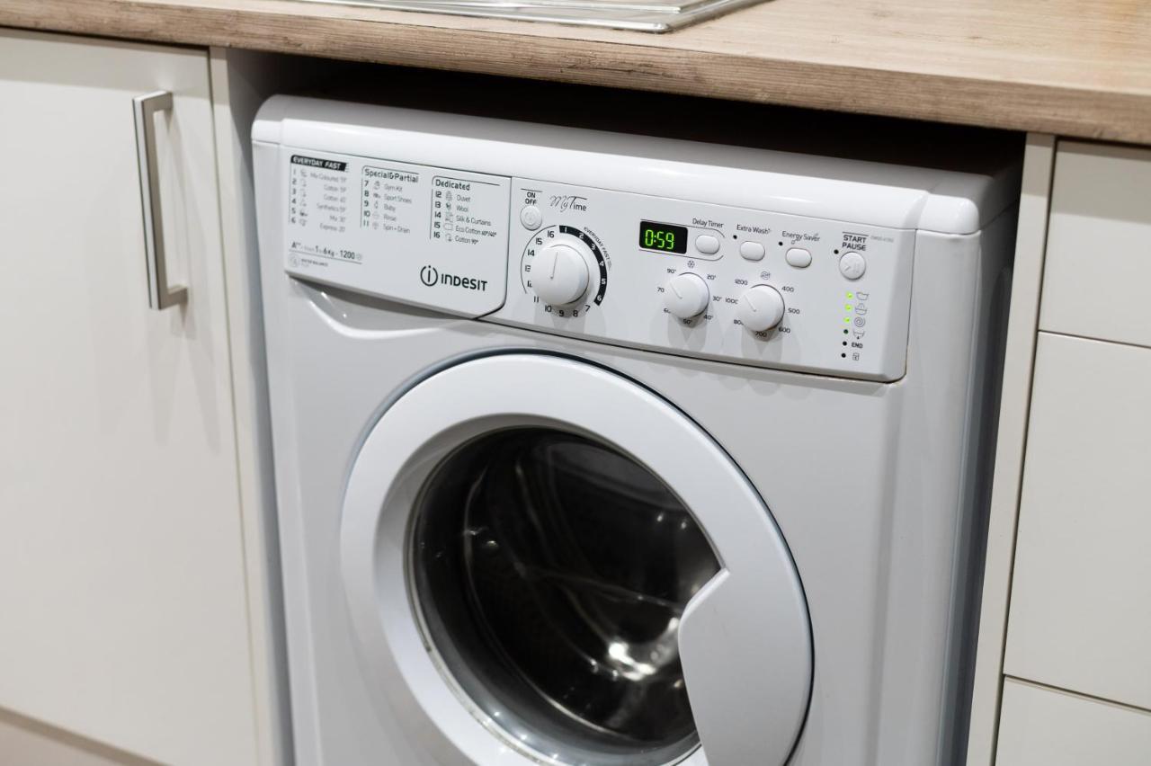 Perfect Location With Parking - Jersey House - Tv In Every Bedroom! * Swansea