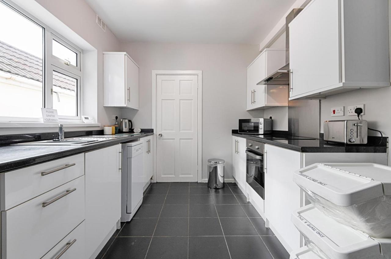Large Garden, Fully Equipped Kitchen, Parking