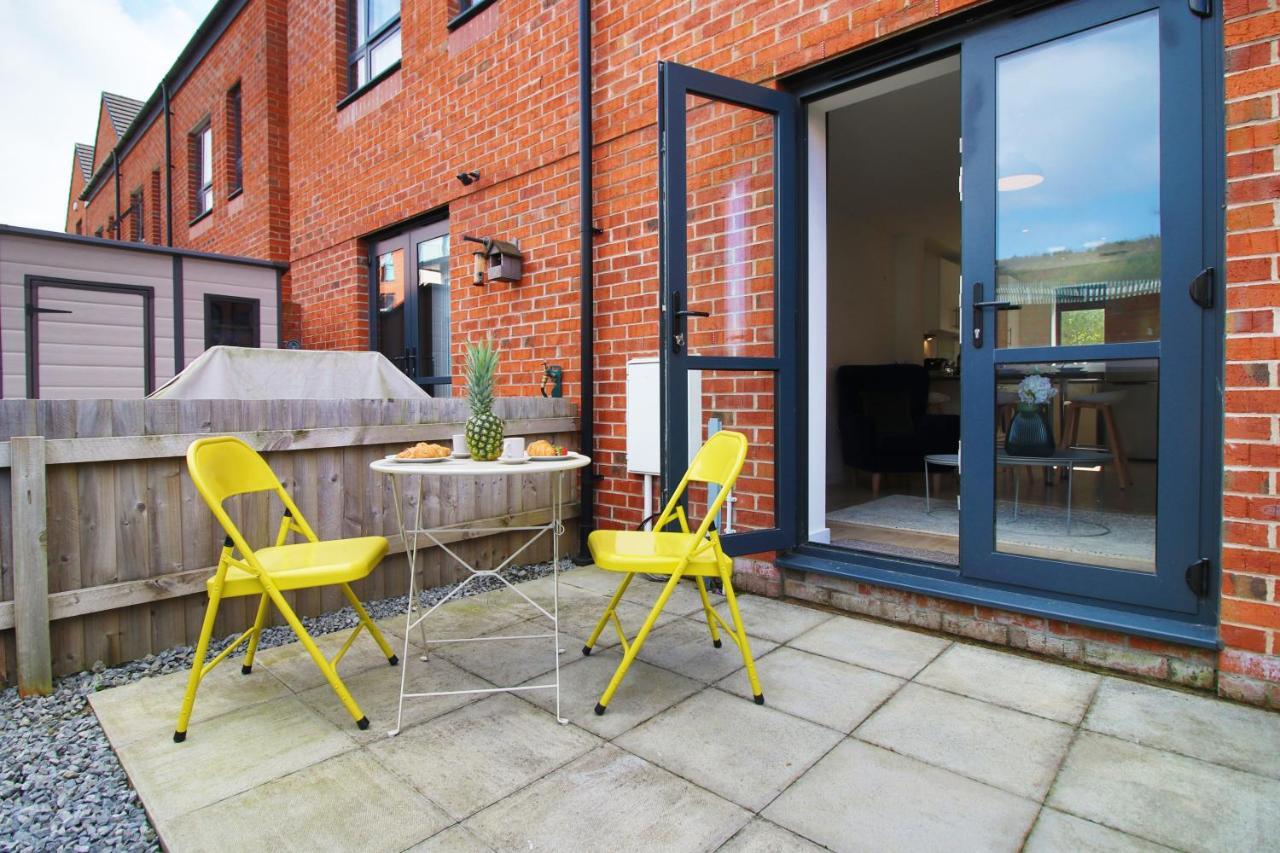 No 1 Marina Walk By Ssw 3br, Free Parking, Sleeps 5 Close To Marina, Centre, And M4 Apartment