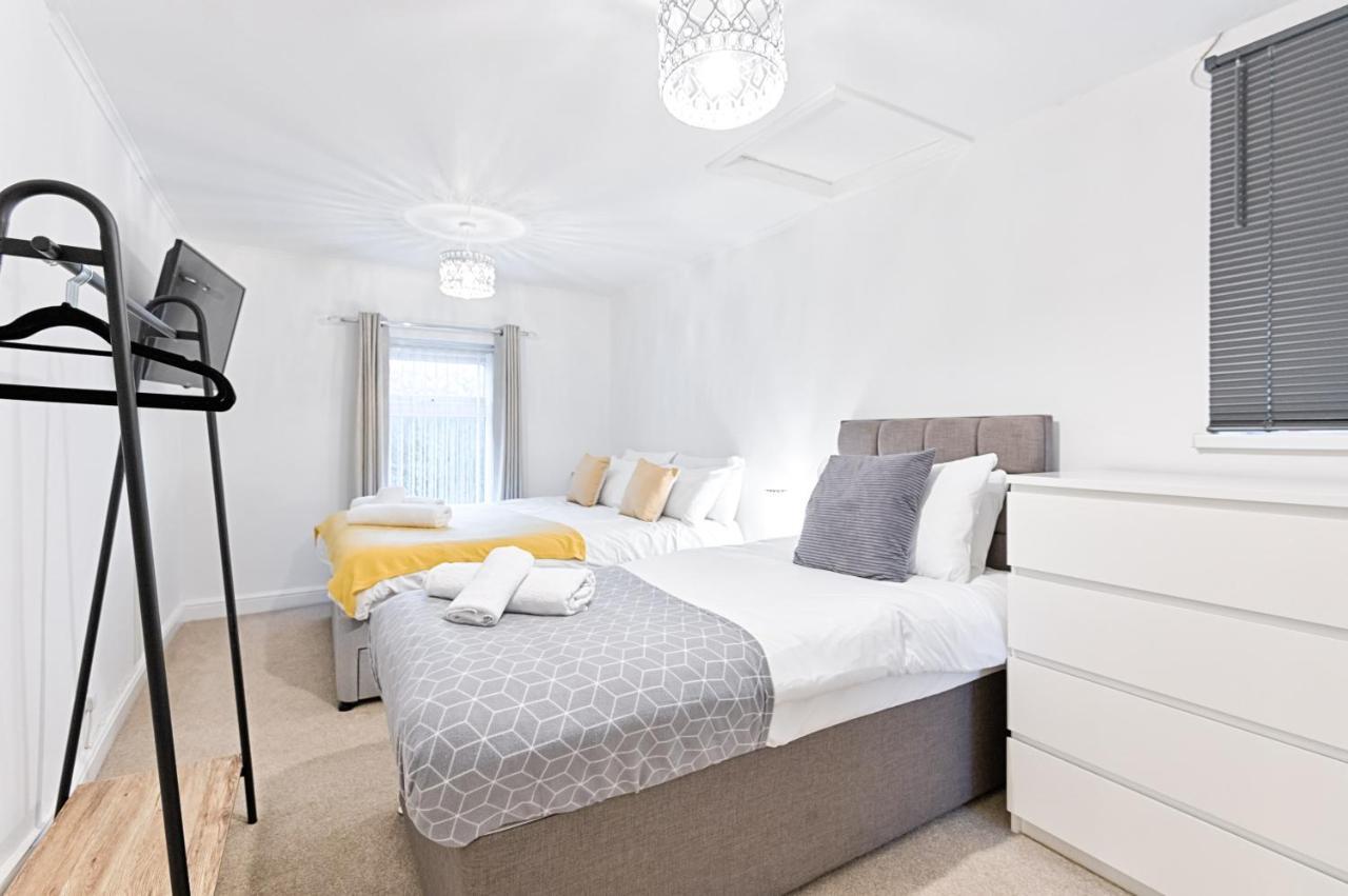 Spacious With Parking - Tv In Every Bedroom! Apartment *