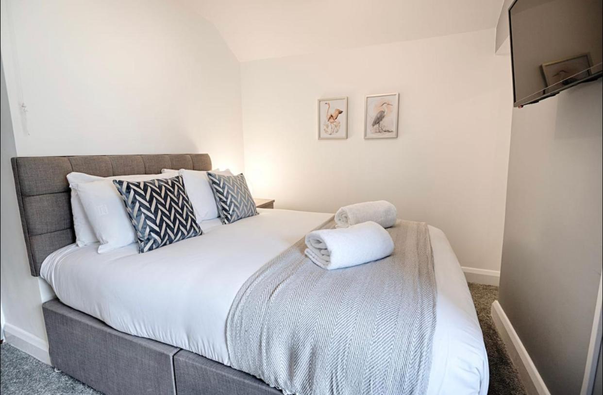 4 Bed Executive Style House - Near Centre * Swansea