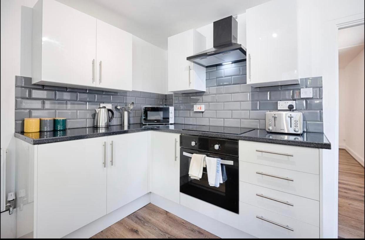 4 Bed Executive Style House - Near Centre Holiday home