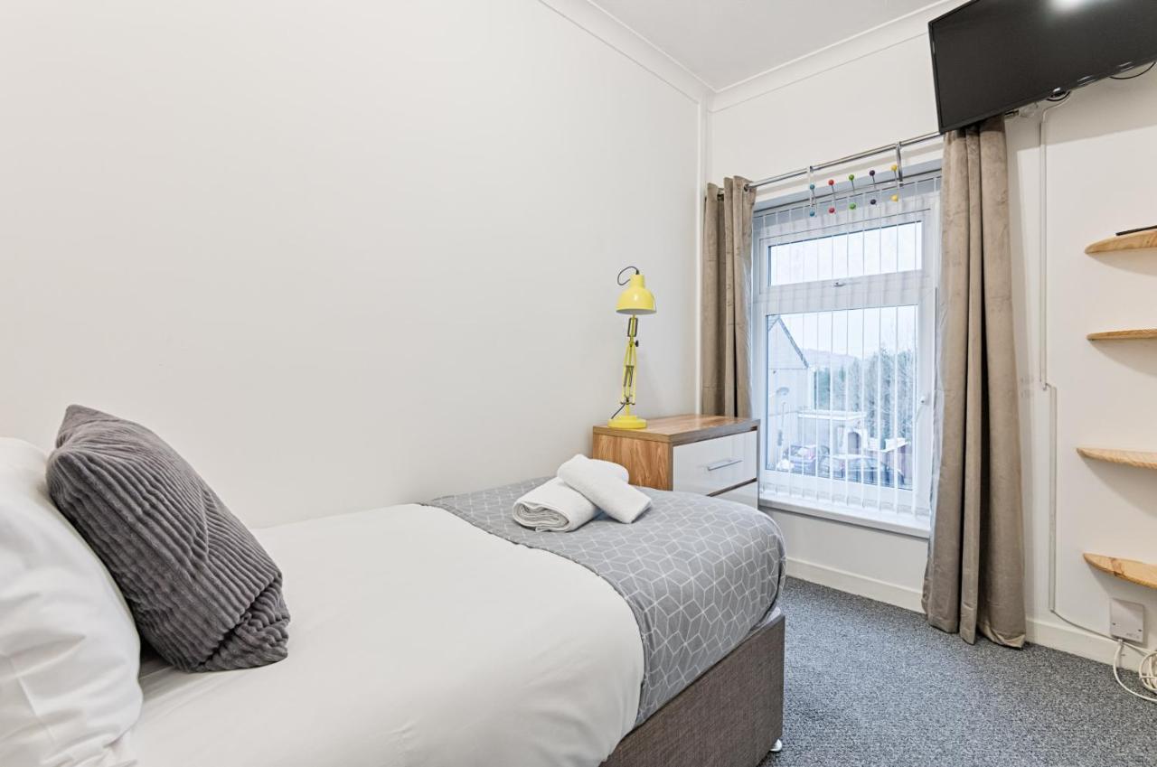 Spacious With Parking - Tv In Every Bedroom! Apartment *