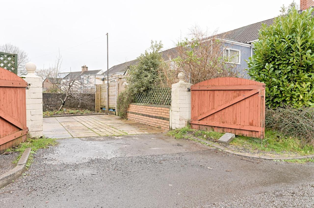 Apartment Spacious With Parking - Tv In Every Bedroom! Swansea