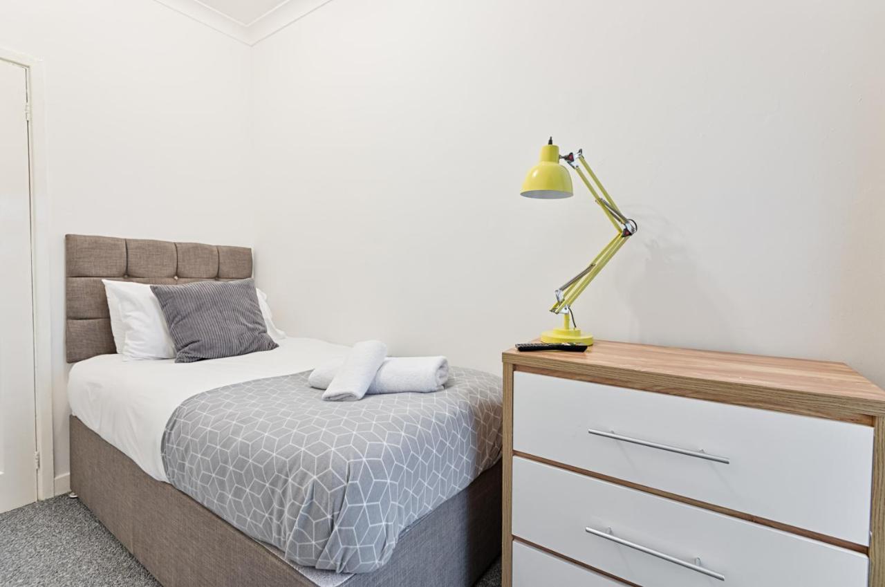 Apartment Spacious With Parking - Tv In Every Bedroom!