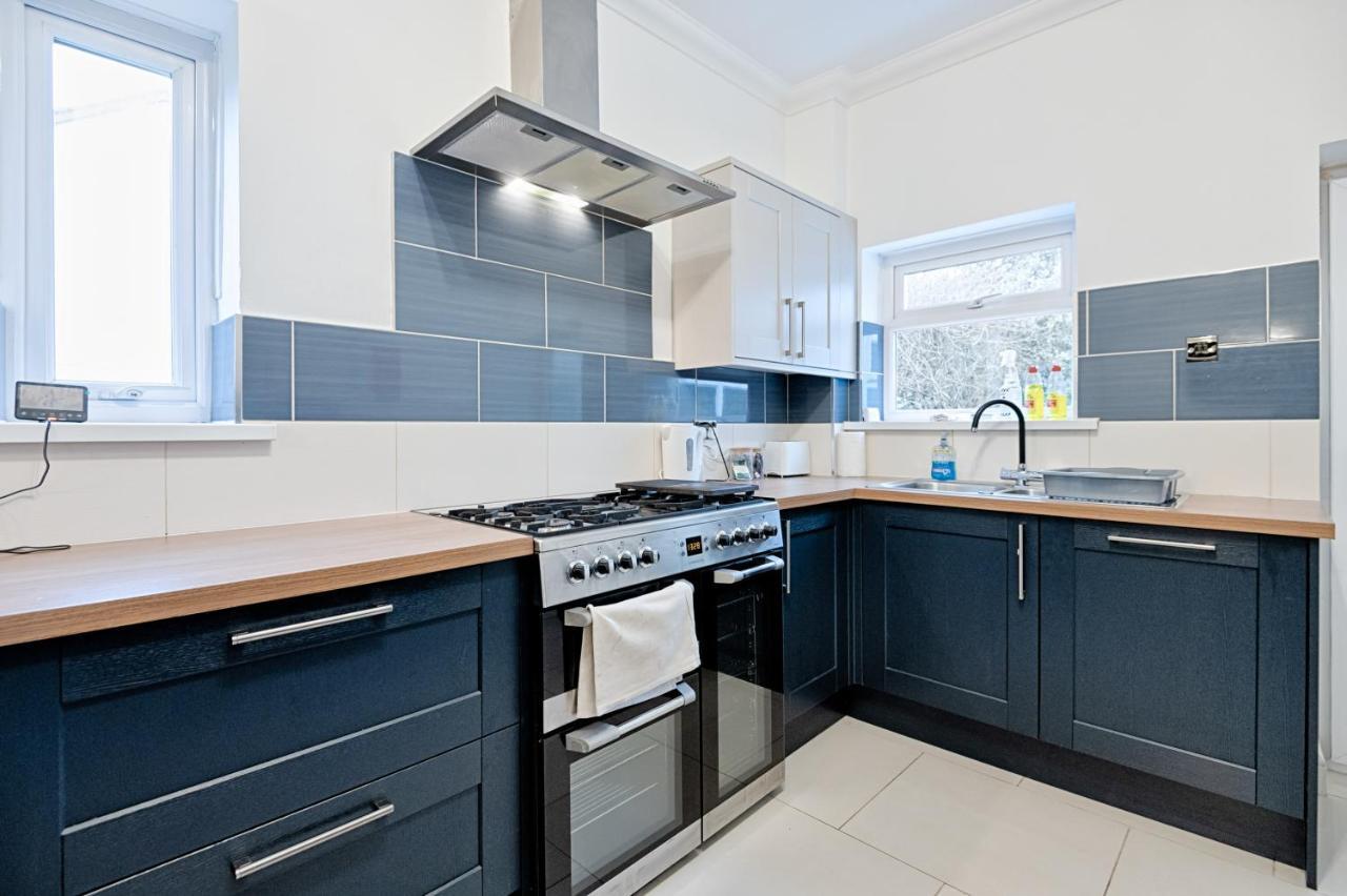 Spacious With Parking - Tv In Every Bedroom!