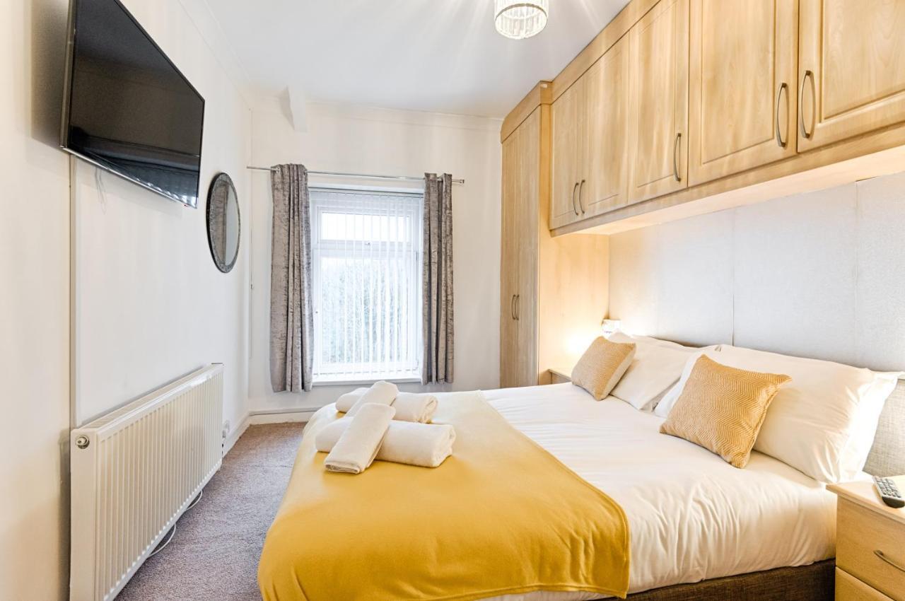 Spacious With Parking - Tv In Every Bedroom! Apartment *