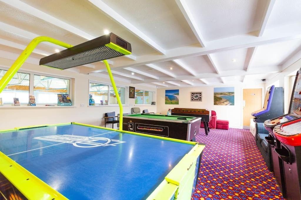 Immaculate Gower Getaway With Pool & Facilities Holiday home