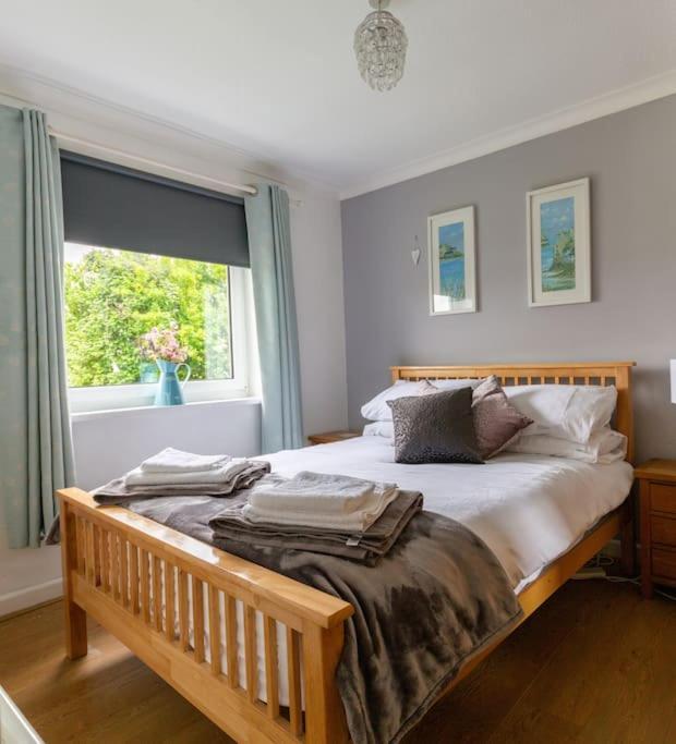 Immaculate Gower Getaway With Pool & Facilities Holiday home Swansea