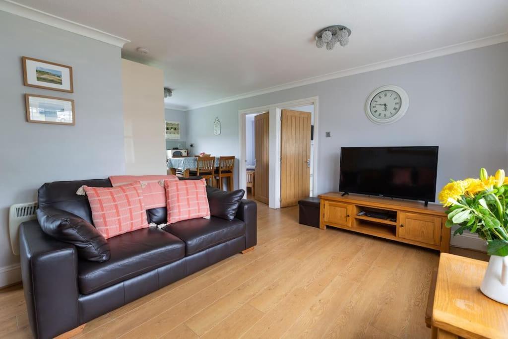 Immaculate Gower Getaway With Pool & Facilities Holiday home *