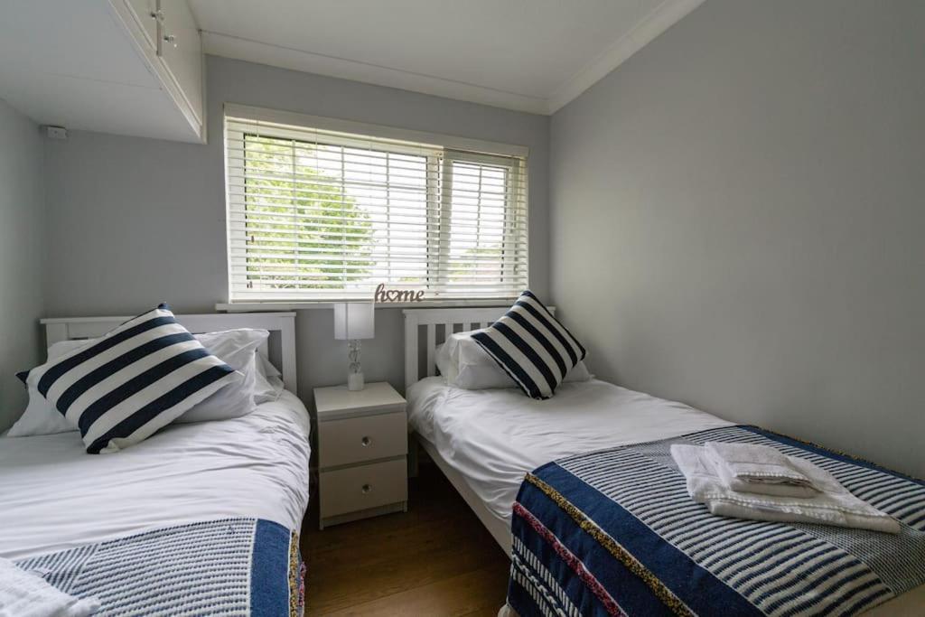 Immaculate Gower Getaway With Pool & Facilities Holiday home Swansea
