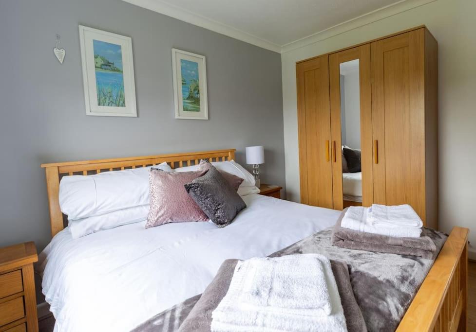 Immaculate Gower Getaway With Pool & Facilities *