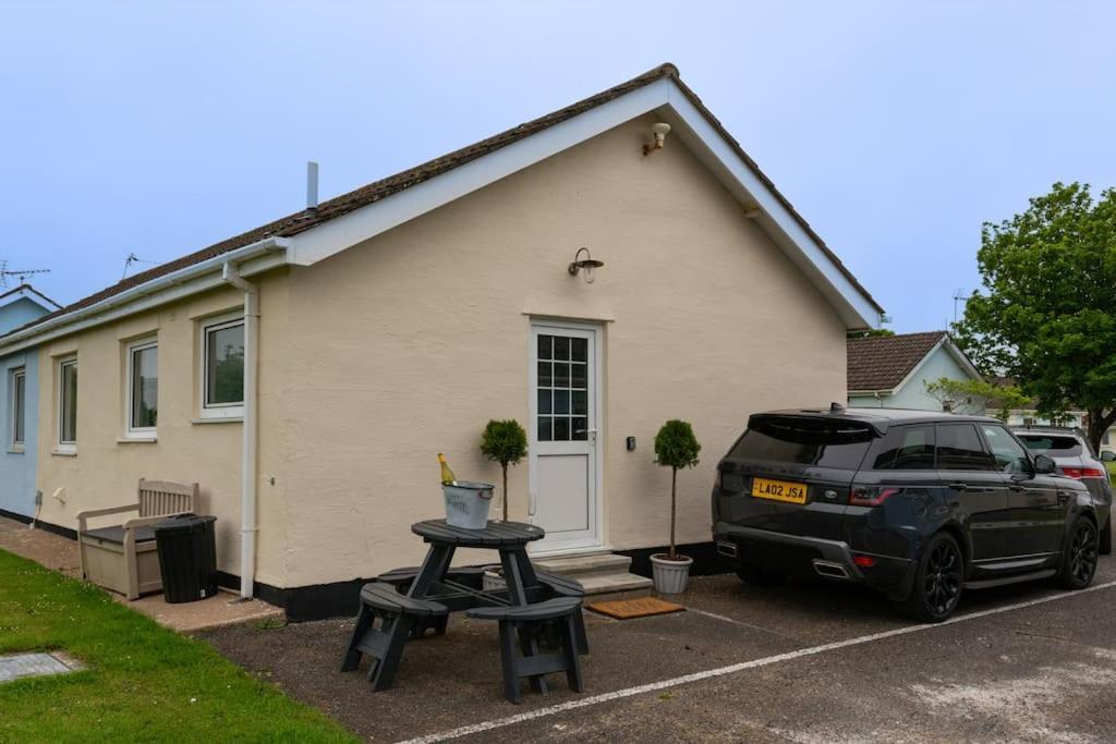 Immaculate Gower Getaway With Pool & Facilities Holiday home