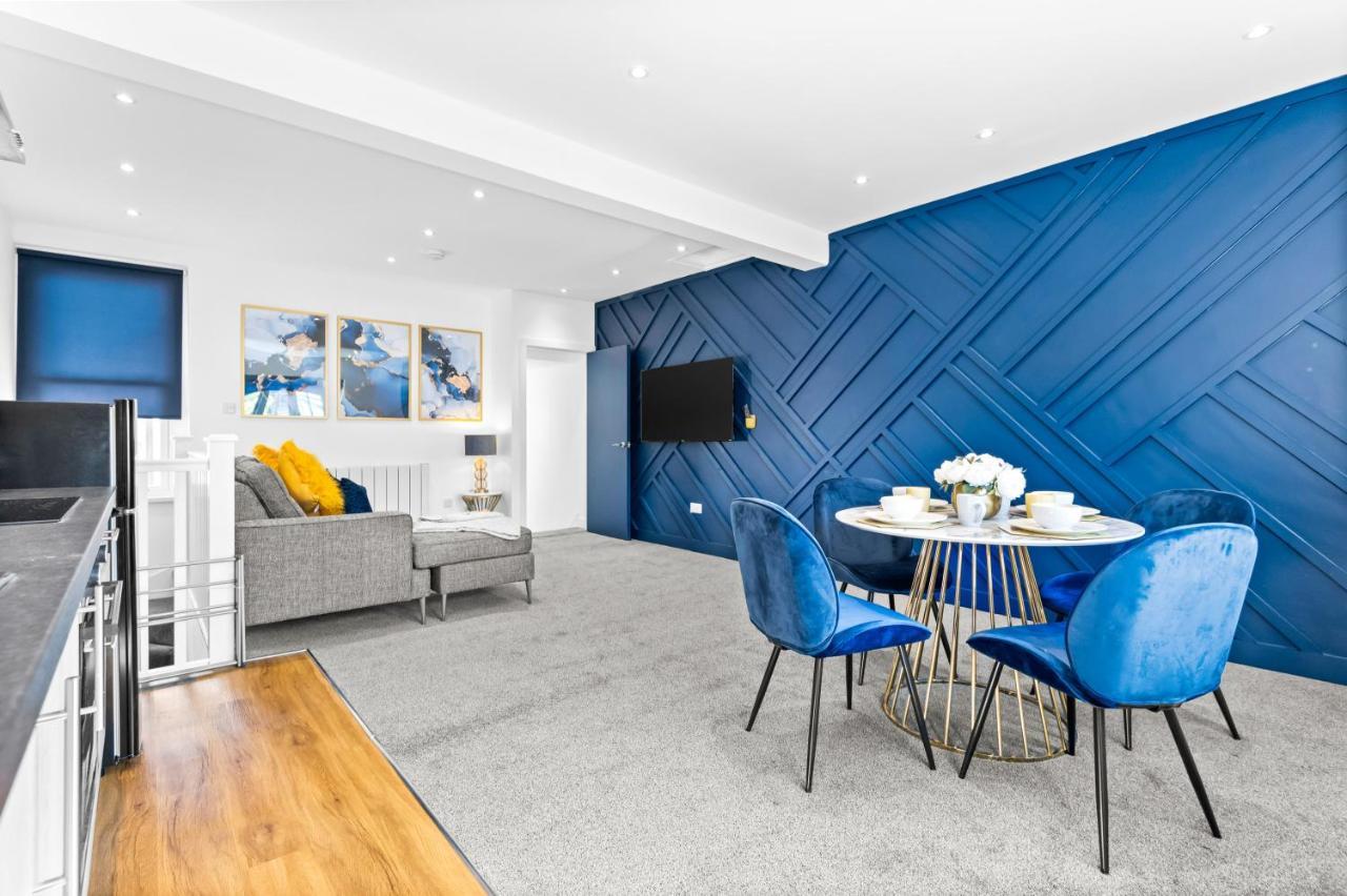 The Woodfield - Stunning Modern 2 Bed - Tv In Every Bedroom! * Swansea