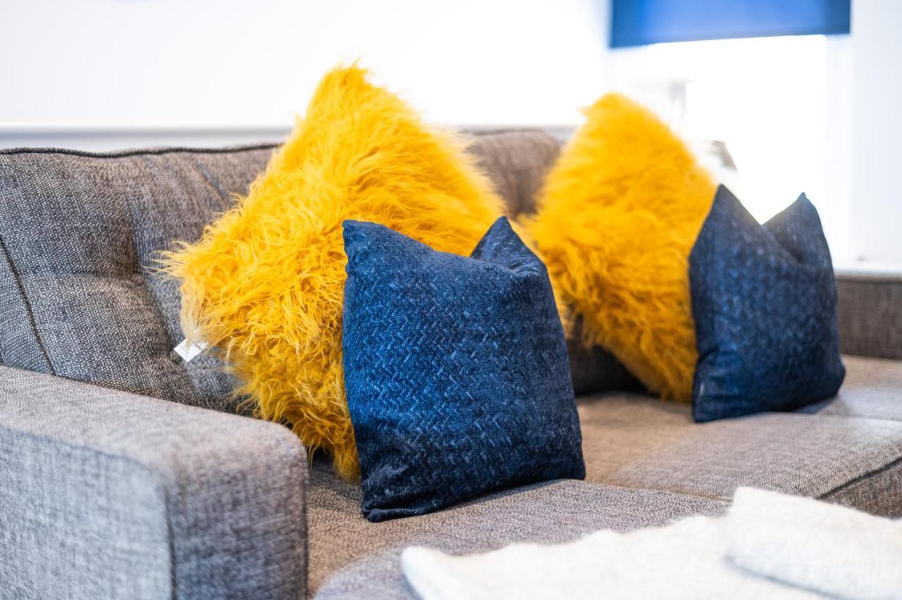 The Woodfield - Stunning Modern 2 Bed - Tv In Every Bedroom! *