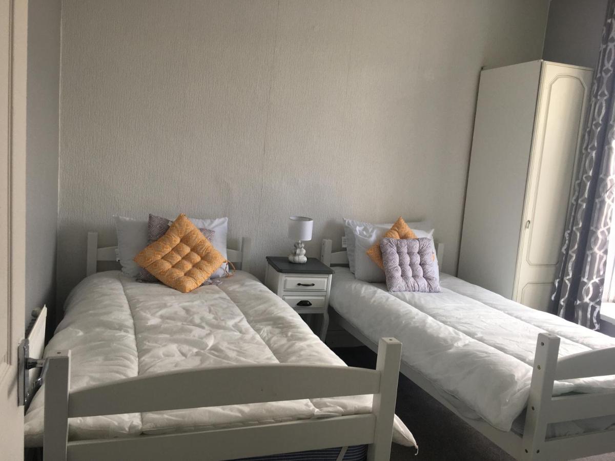 2 Flat Apartment Swansea