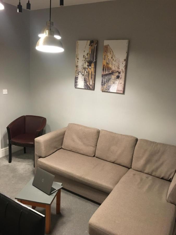 2 Flat Apartment