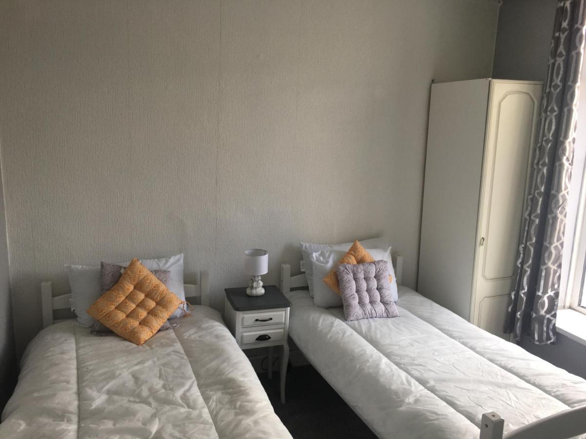2 Flat Apartment