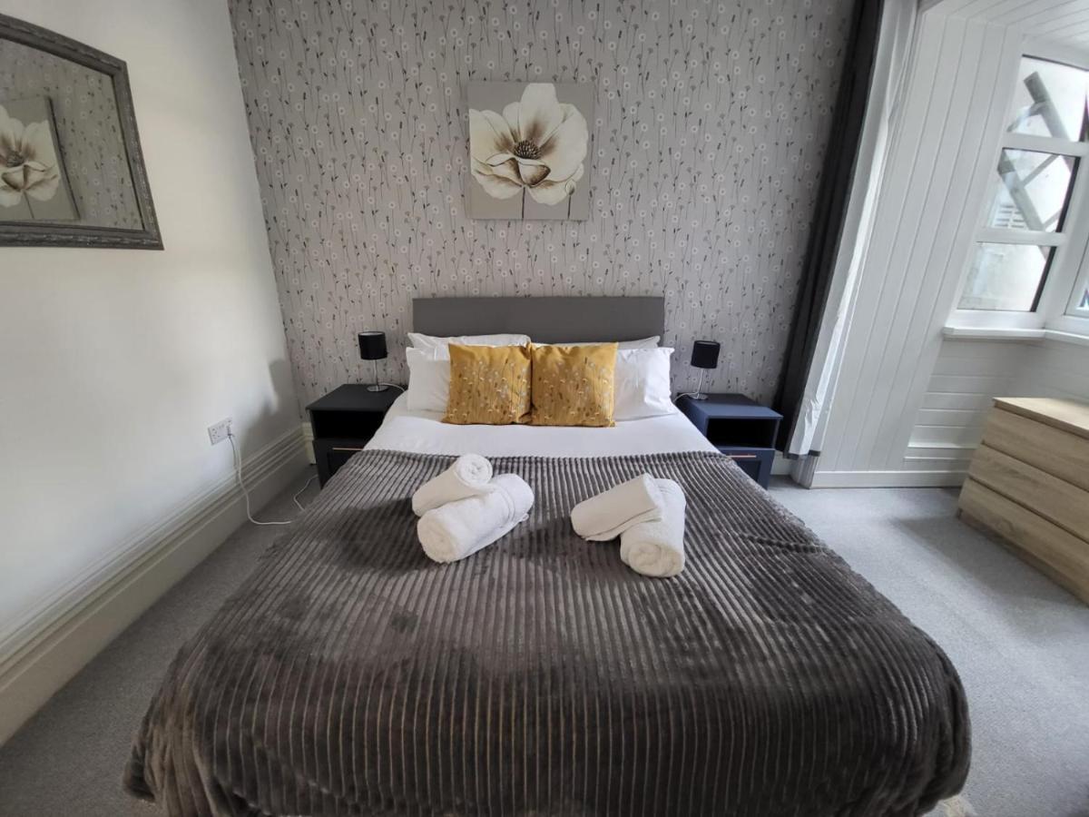 Walk To The Beach! Flat-for-6 Central * Swansea