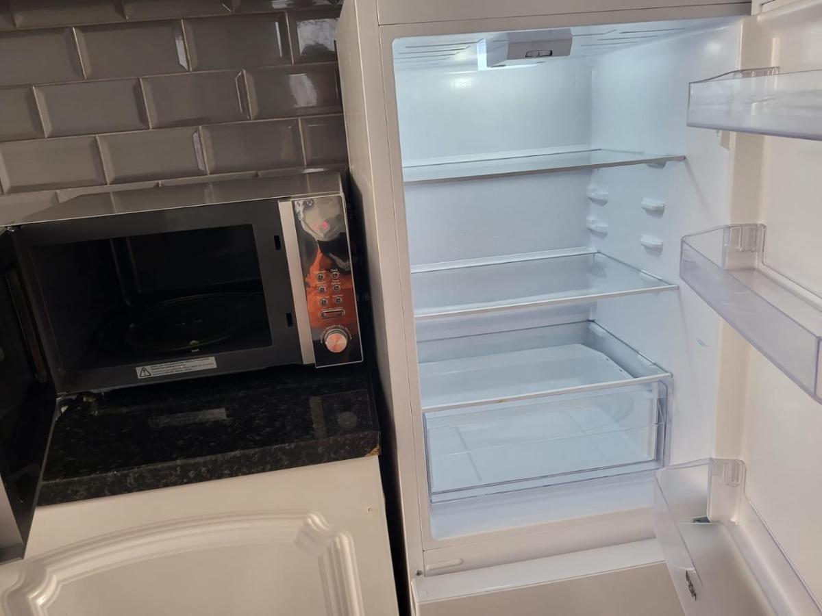 Walk To The Beach! Flat-for-6 Central * Swansea