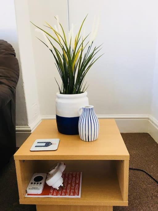 Hillcrest Cottage, Comfy Flat, Trendy Uplands Area Apartment