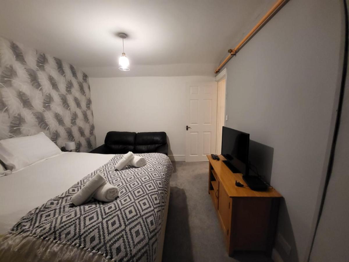 2 Flat Apartment *