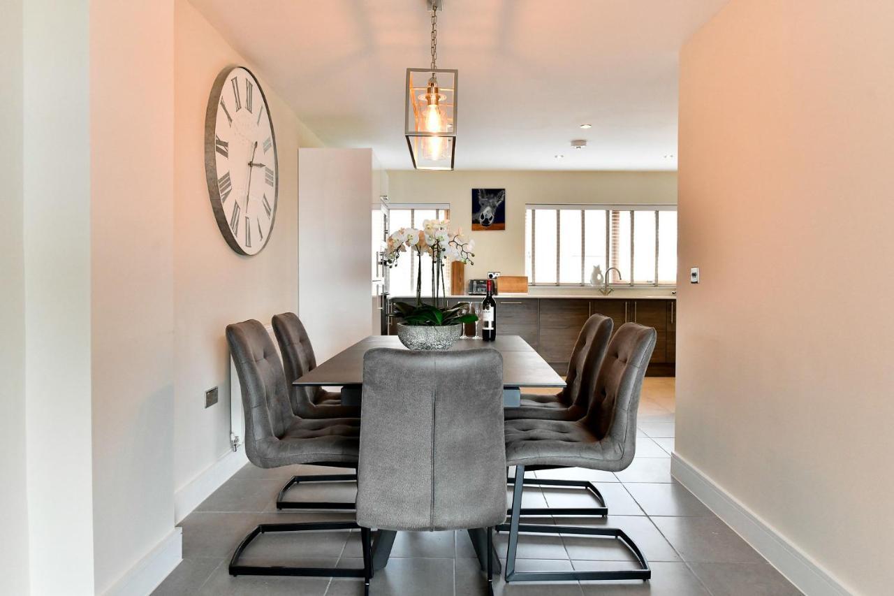 Just Wales - Luxury Waterfront Townhouse Sa1
