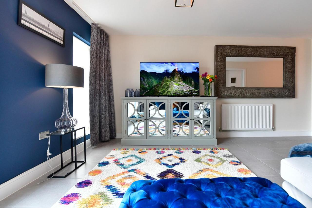 Just Wales - Luxury Waterfront Townhouse Sa1 *