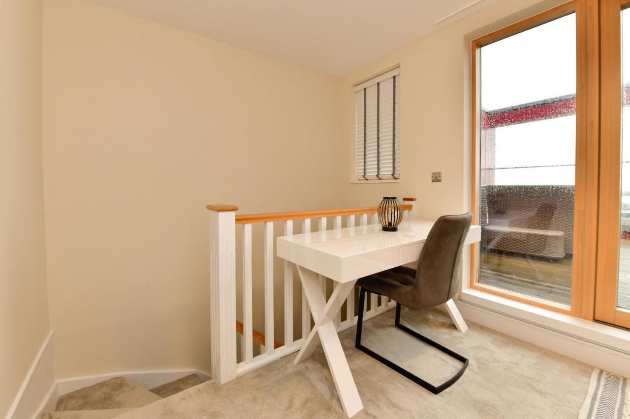 Holiday home Just Wales - Luxury Waterfront Townhouse Sa1