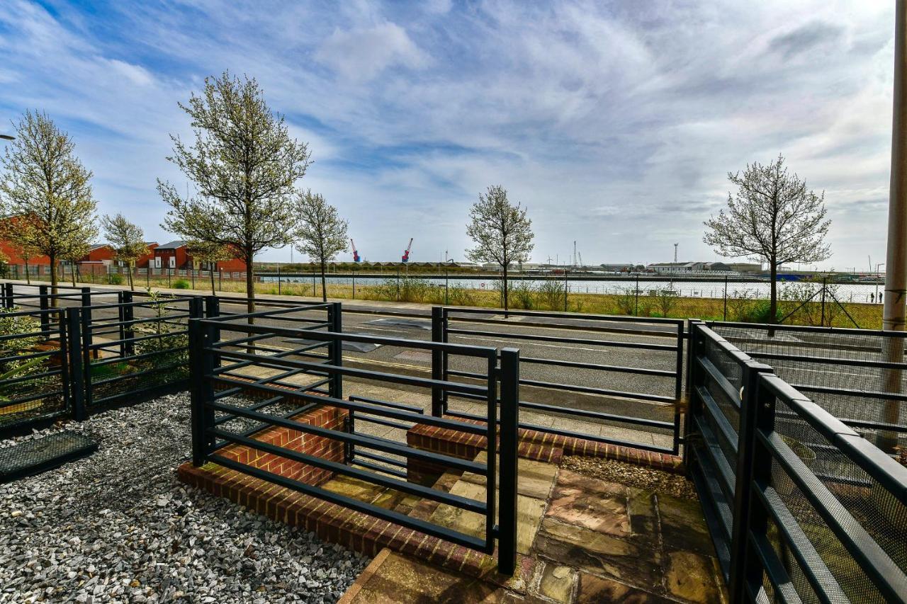 Just Wales - Luxury Waterfront Townhouse Sa1