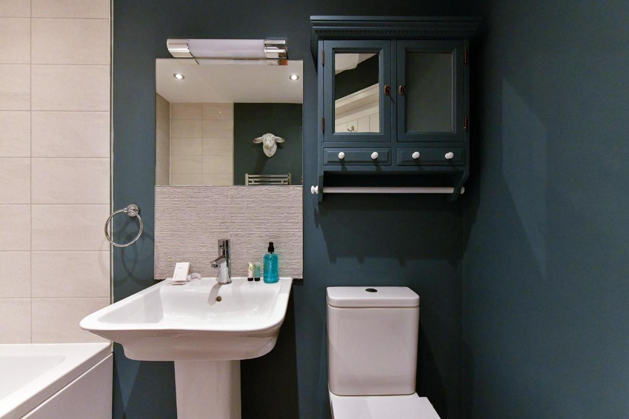 Holiday home Just Wales - Luxury Waterfront Townhouse Sa1 *