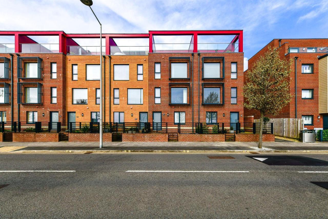 Just Wales - Luxury Waterfront Townhouse Sa1 *