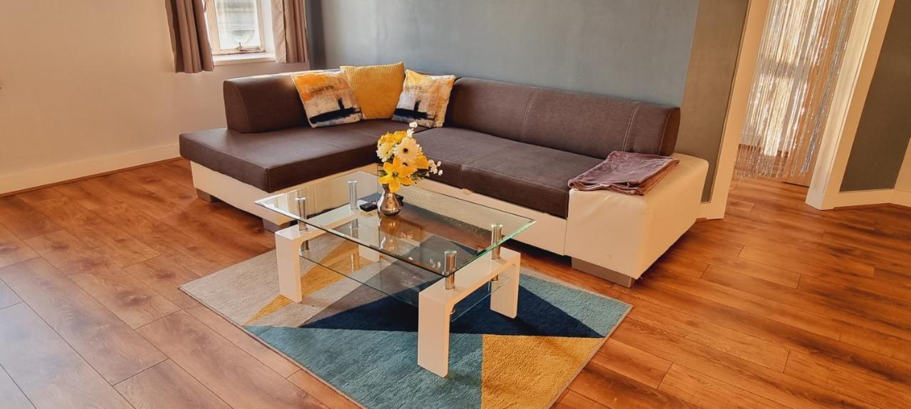Modern And Spacious Centre Apartamento Swansea