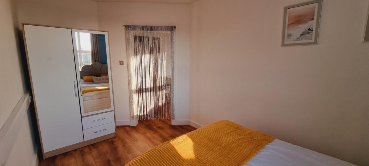 Modern And Spacious Centre Apartamento Swansea