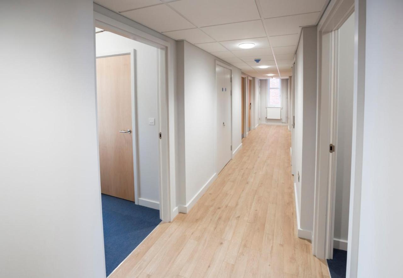 Cosy Ensuite Bedrooms With Private Bathroom At Bay Campus Located In Apartment
