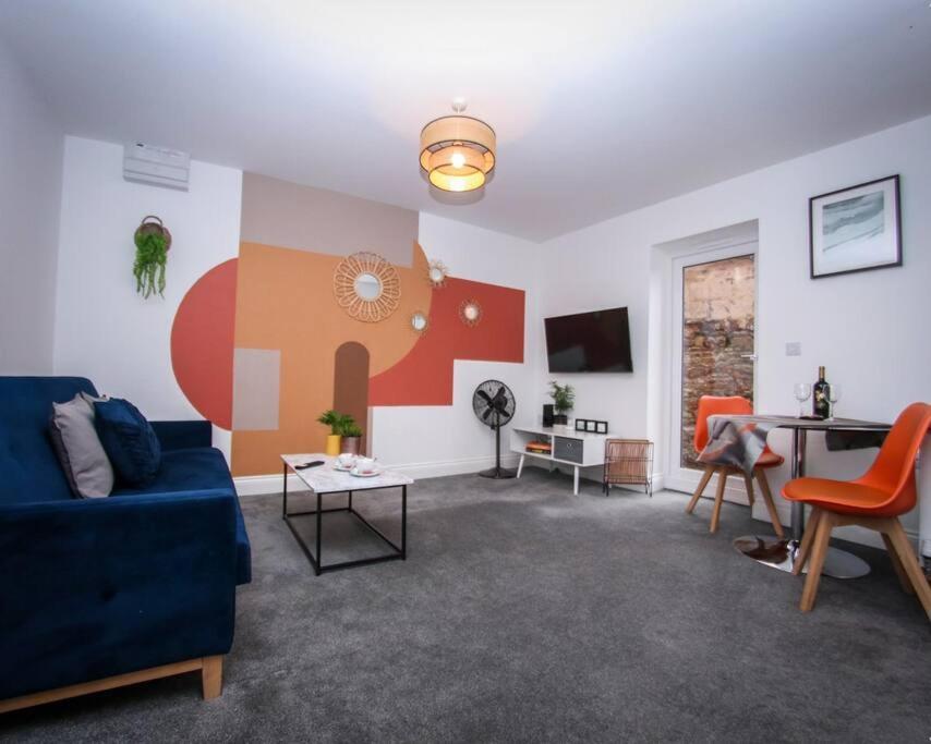 No15 Luxe Living Elegant Home-1 Bed-garden-wifi-private Parking-beach-city Holiday home Swansea