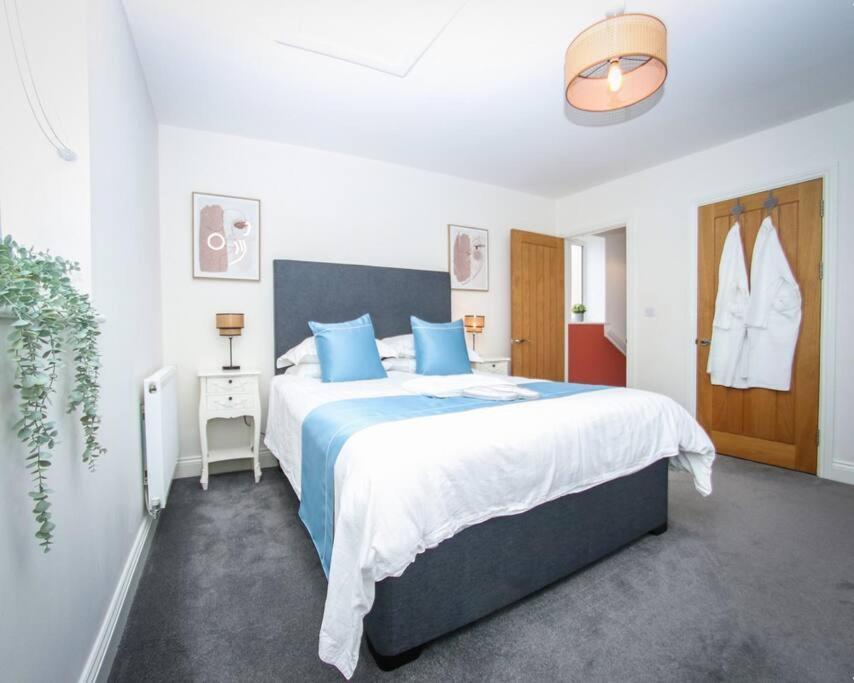 Holiday home No15 Luxe Living Elegant Home-1 Bed-garden-wifi-private Parking-beach-city *