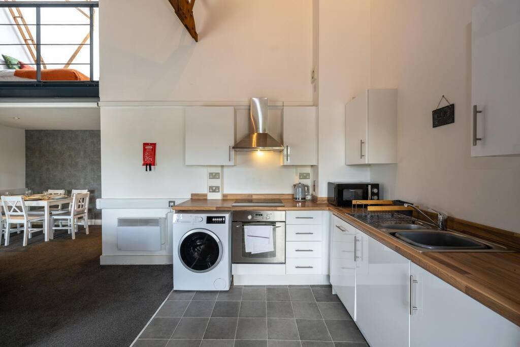 Marina Bliss: Stylish Mezzanine * Swansea