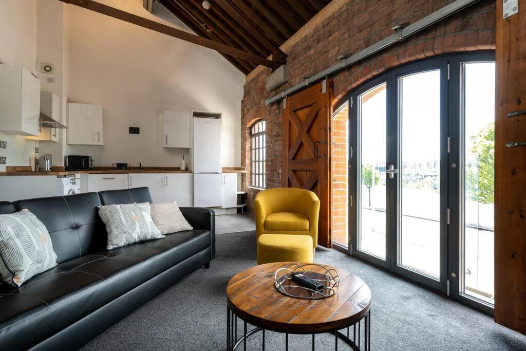 Apartamento Marina Bliss: Stylish Mezzanine *