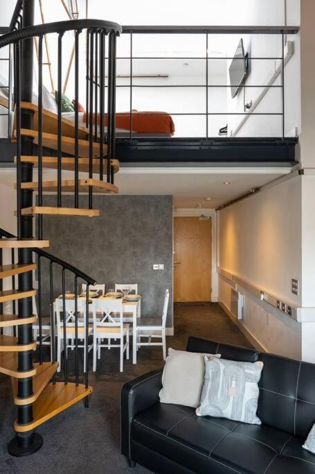 Marina Bliss: Stylish Mezzanine Apartamento *