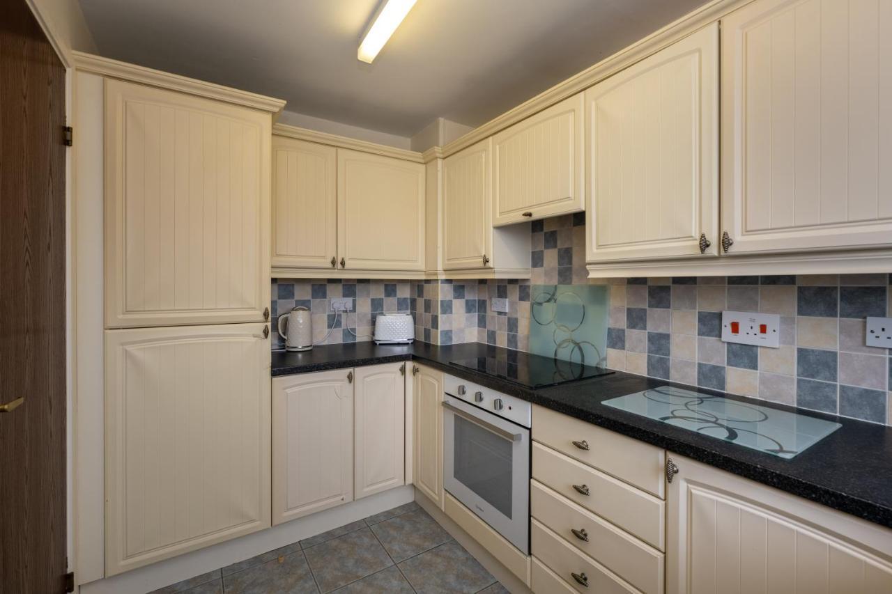 170 Ambassador House * Swansea