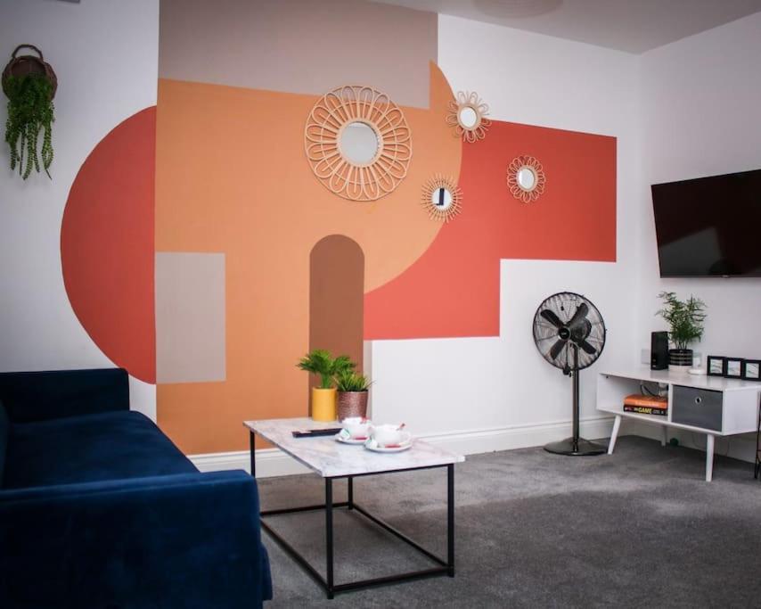 Holiday home No15 Luxe Living Elegant Home-1 Bed-garden-wifi-private Parking-beach-city Swansea