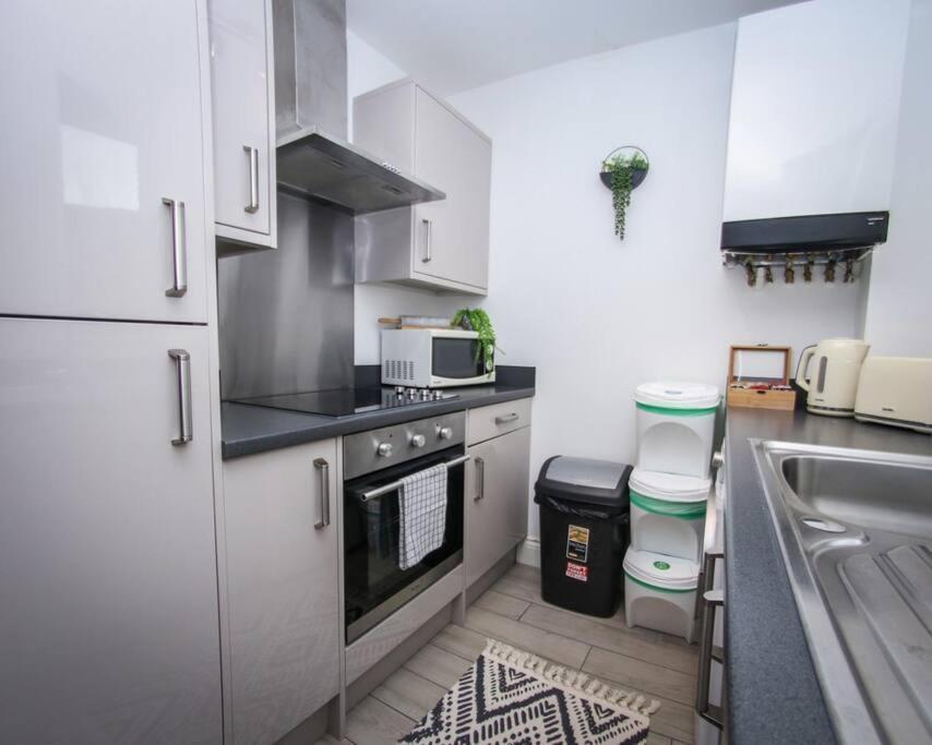 No15 Luxe Living Elegant Home-1 Bed-garden-wifi-private Parking-beach-city Swansea