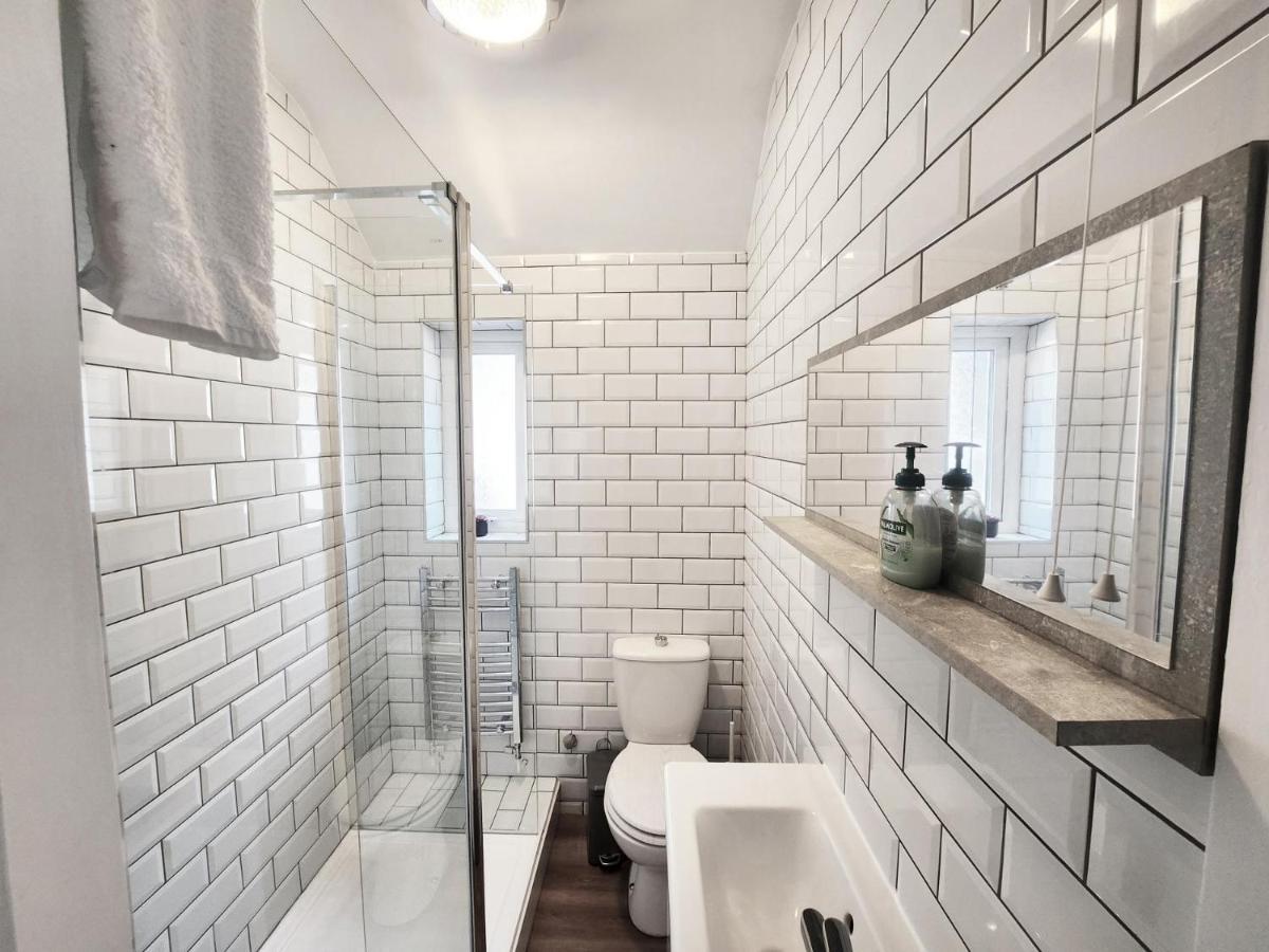 Langland Road - 2 Bedroom Town House - Mumbles * Swansea