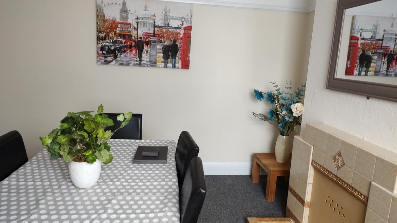 Superior Three Bedroom House With Sea View Swansea
