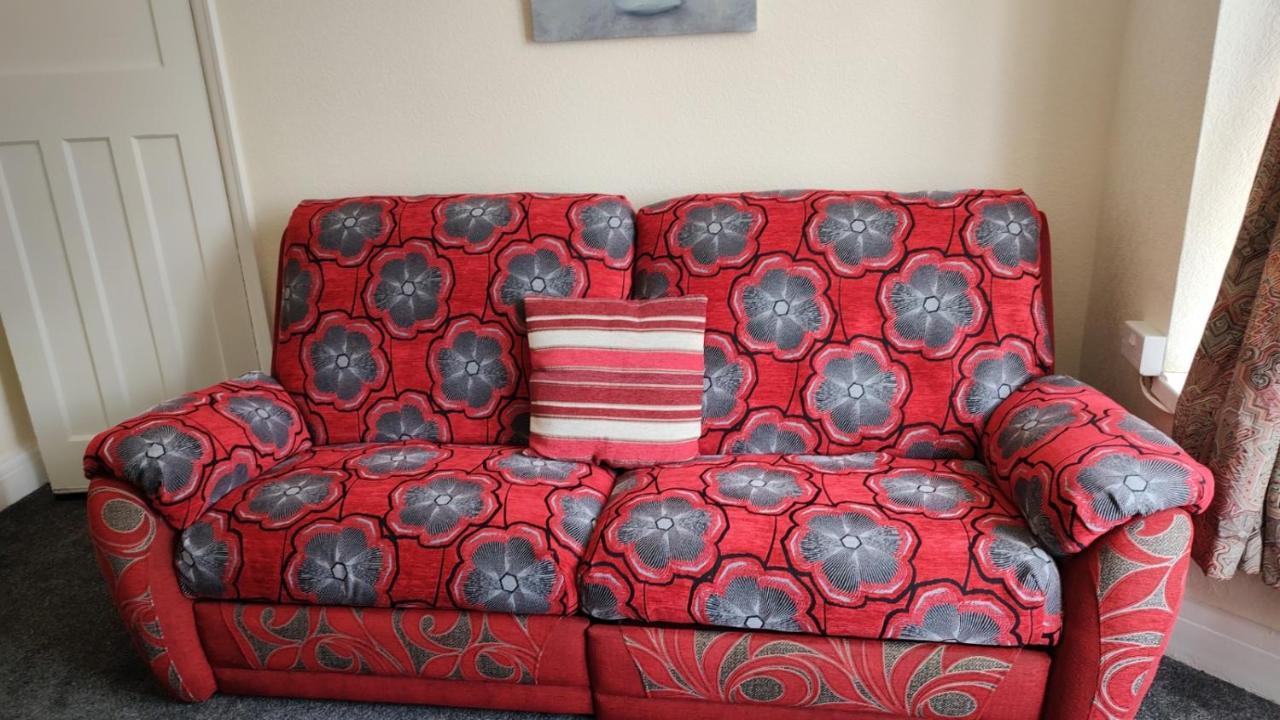 Superior Three Bedroom House With Sea View * Swansea