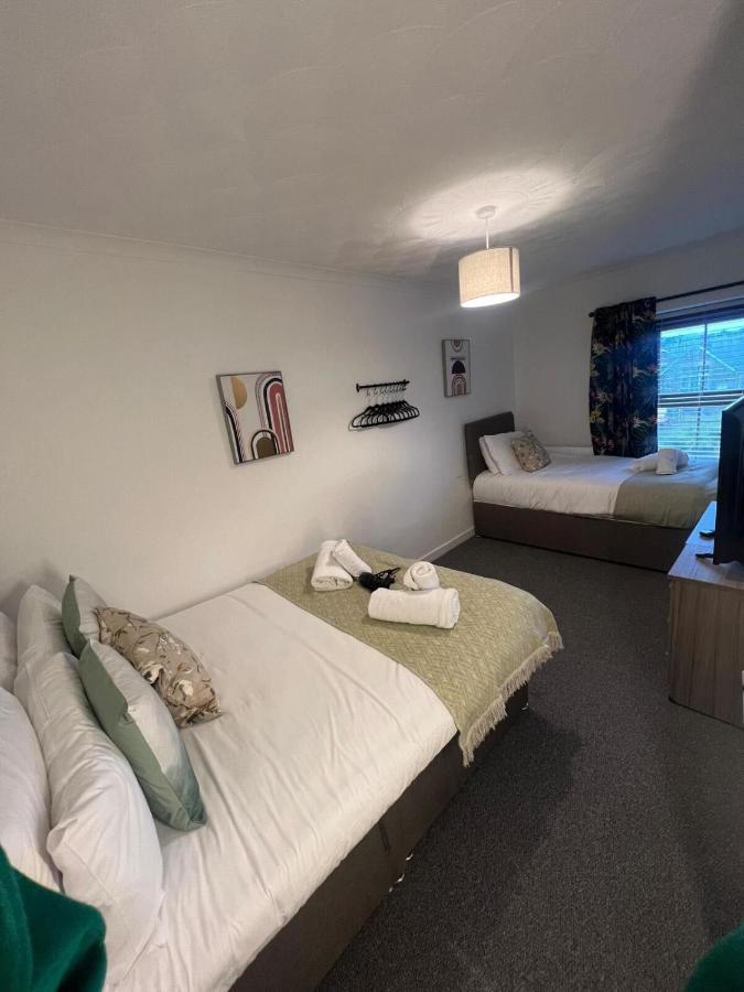 4 Rooms, Private Parking Swansea
