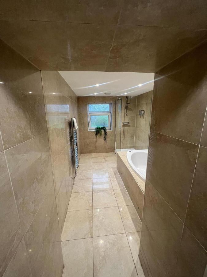 4 Rooms, Private Parking Apartment