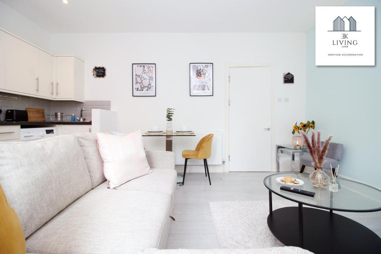 Cosy In The Heart Of Uplands - - Prime Location - By Ekliving Luxe *